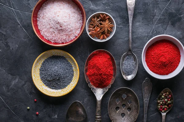 Gewürze, Gewürze, würzige Kräuter, Paprika — Stockfoto