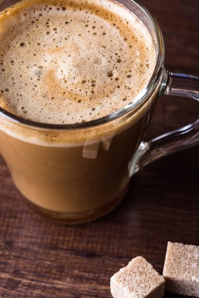 Kaffee Sahne Glasbecher Schaum Holztisch — Stockfoto