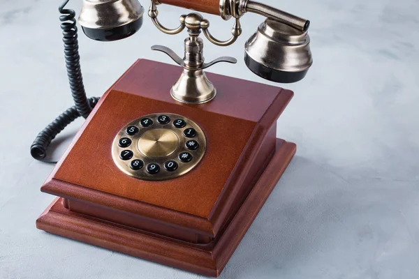 Teléfono Retro Madera Viejo Teléfono Una Mesa Gris —  Fotos de Stock