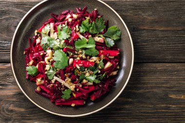 pancar salatası bir ahşap masa, elma, kişniş, ceviz, Yahudi mutfağı, Yahudi yeni yılı, Rosh Hashanah,