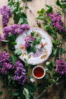 ahşap arka plan, güzel plaka, eski panoları, kartpostal, instagram leylak dallarda