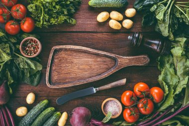 kesme tahtası sebze, yemek çerçeve, ahşap arka plan etrafında