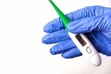 Tıbbi elektronik termometre. Vücut Sıcaklığı Ölçümü. Tek kullanımlık eldiven verin.