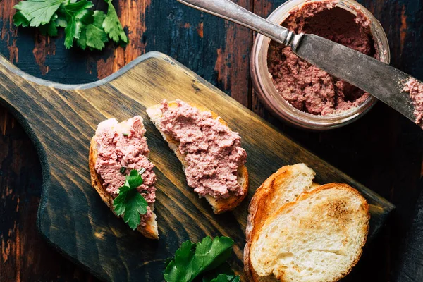 Délicieux Pâté Foie Maison Sur Une Tranche Pain Grillé Blé — Photo