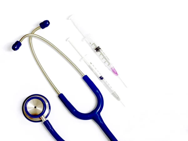 Stethoscoop medische pillen, blister pack van roze geneeskunde op whit — Stockfoto