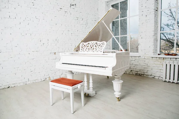 piano in white room