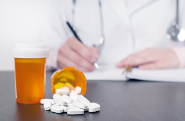 Doktor tayin reçeteli ilaçlar hastalara