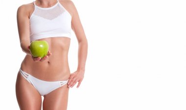 İnce ve sportif kadın bedeni, başarılı kilo kaybı