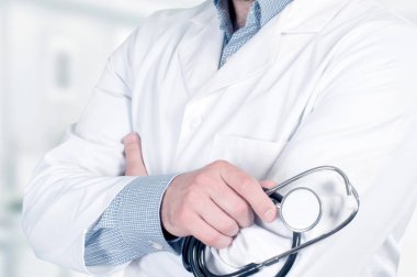 Steteskoplu doktor.