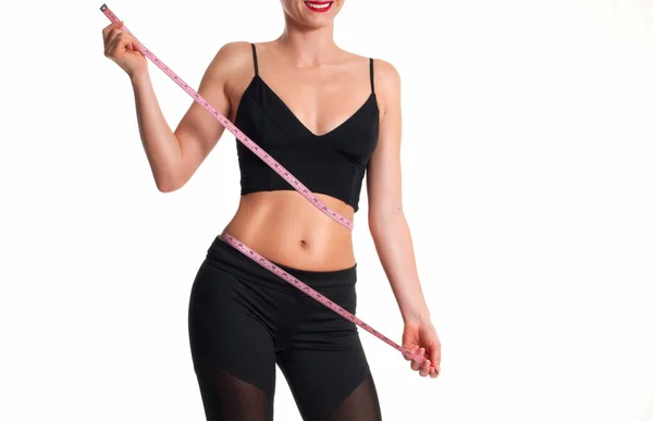 İnce kadın vücudu bir ölçü bandı ile ölçme — Stok fotoğraf