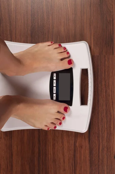 Balanzas de pesaje de concepto de dieta — Foto de Stock