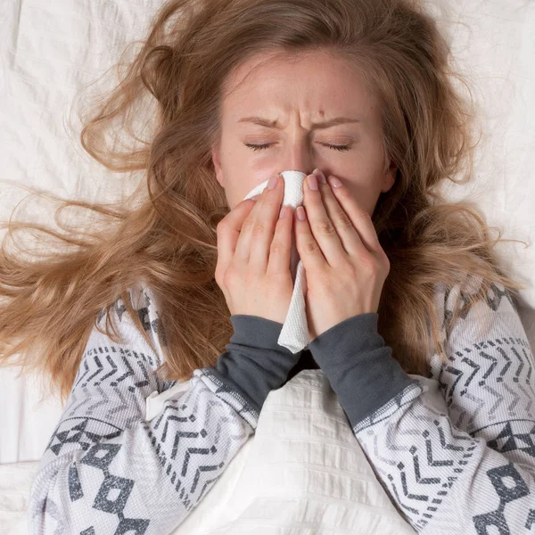 Woman has cold, flu and high fever. — Stock Photo, Image