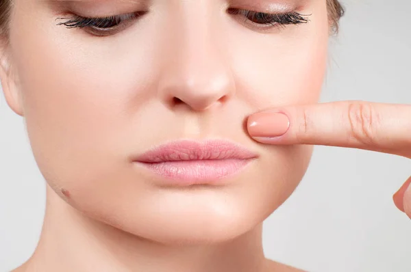Жіночі красиві натуральні губи — стокове фото