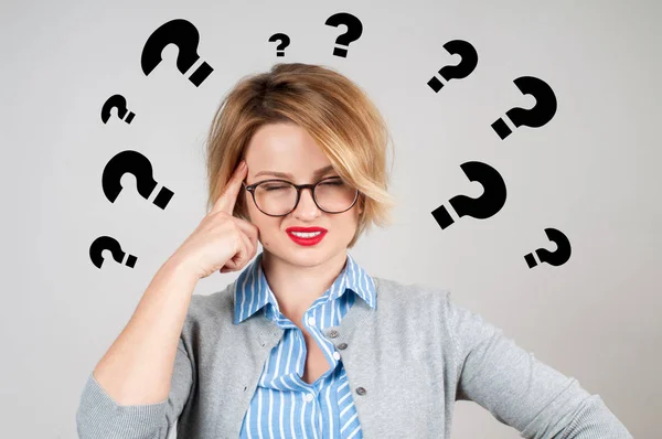 Thinking women with question marks on white background — Stock Photo, Image