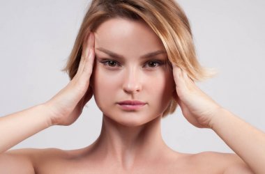 Baş Ağrısı Olan Kadın