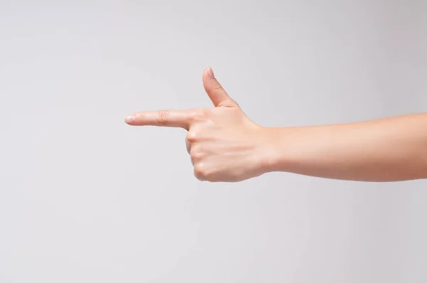Weibliche Hand zeigt mit dem Finger auf etwas auf weißem Hintergrund. — Stockfoto