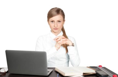 Masada oturan başarılı iş kadını