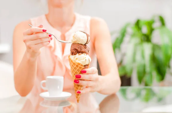 Woman eating chocolate ice cream cone. — Stock Photo, Image