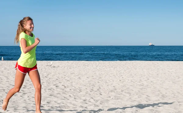 Running woman. Female runner jogging during outdoor workout on beach. — Stock Photo, Image