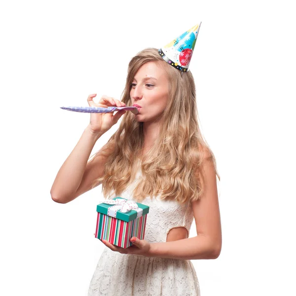 Menina feliz bonita com caixa de presente na festa de aniversário celebração . — Fotografia de Stock