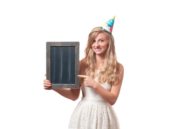 Menina feliz bonita com placa de giz na festa de aniversário celebração . — Fotografia de Stock