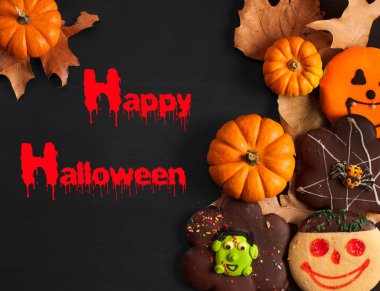 Komik Cadılar Bayramı gingerbread çerezleri siyah ahşap tablo