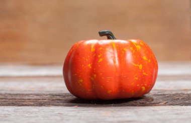 Ahşap arka plan üzerinde kabak ile sonbahar arka plan