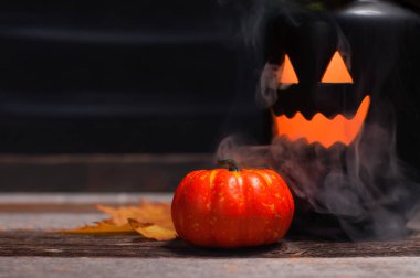  Cadılar Bayramı Balkabağı koyu arka plan üzerinde 