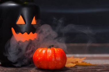  Cadılar Bayramı Balkabağı koyu arka plan üzerinde 