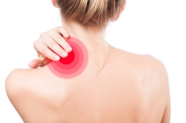 Kadın boyun ağrısı vardır. Neckache acı kadın