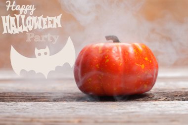 Cadılar Bayramı, ürkütücü kabak ile duman 