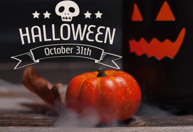 Cadılar Bayramı, dumanlı karanlık gecede ürkütücü kabak