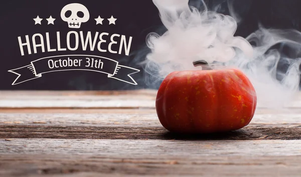 Cadılar Bayramı, dumanlı karanlık gecede ürkütücü kabak