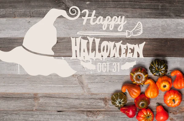 Kabaklar ahşap arka plan üzerinde. Cadılar Bayramı. Sonbahar konsepti