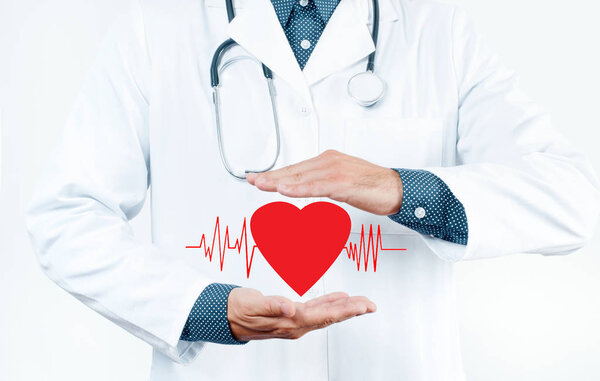 Мужчина-доктор со стетоскопом в больнице. Концепция здравоохранения
