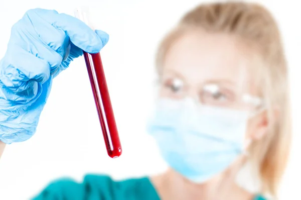 Ženský lékař dělá krevní test — Stock fotografie