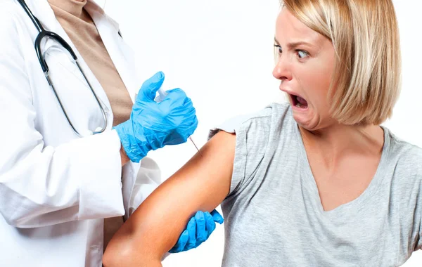 Vaccination. Doctor injecting flu vaccine to patient's arm — Stock Photo, Image