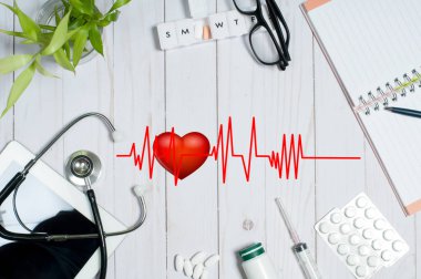 Tıbbi maddeler, stetoskop ve hapları ile doktor tablo