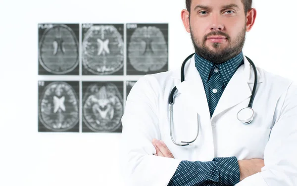 Manlig läkare med stetoskop. Hälso-och sjukvård — Stockfoto