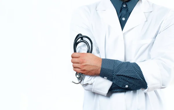 Lekarz ze stetoskopem w rękach — Zdjęcie stockowe