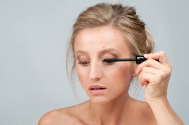 Güzellik makyaj ve kozmetik. Rimel fırçası