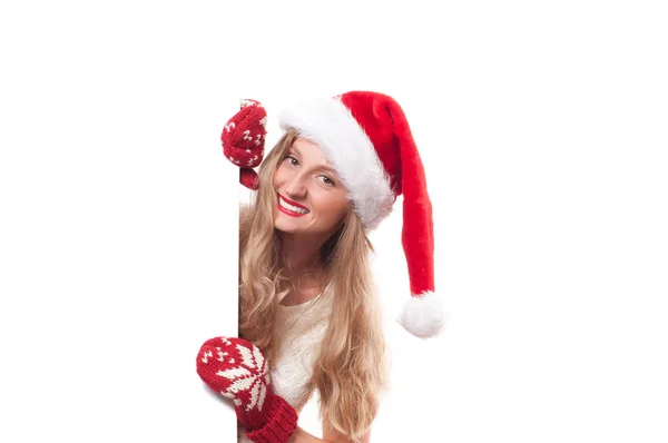 No Natal. Mulher bonita usar chapéu de santa e mitenes — Fotografia de Stock