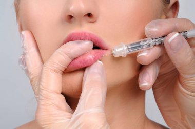Kadın botox enjeksiyon n dudak oluyor. Kozmetik tedavi ve 