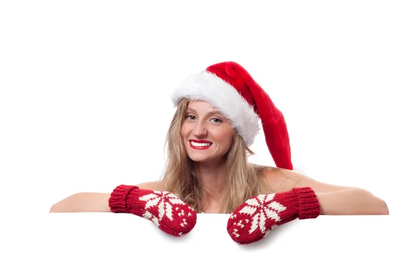 No Natal. Mulher bonita usar chapéu de Papai Noel e luvas — Fotografia de Stock