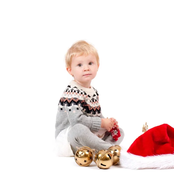 Holčičku a Santa klobouk s vánoční ozdoba — Stock fotografie