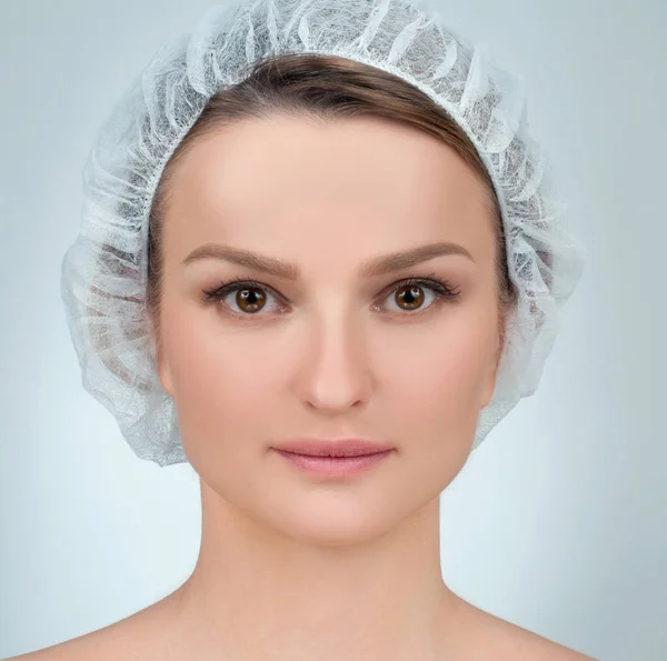 Жінка стикається після пластичної хірургії. Проти старіння та підтяжка обличчя . — стокове фото