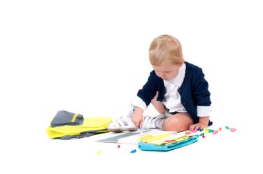 Mutlu liseli kızlar. Alt sırt çantası ve kitaplar.