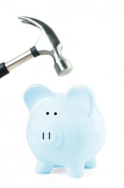  yaklaşık kumbara parçalamak için çekiç 