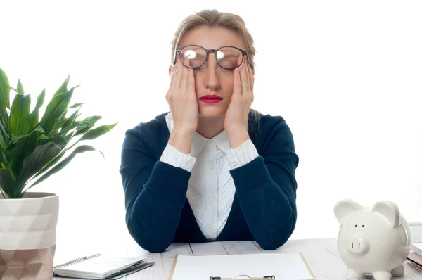 Businesswoman working at office desk is having an headache — Stock Photo, Image