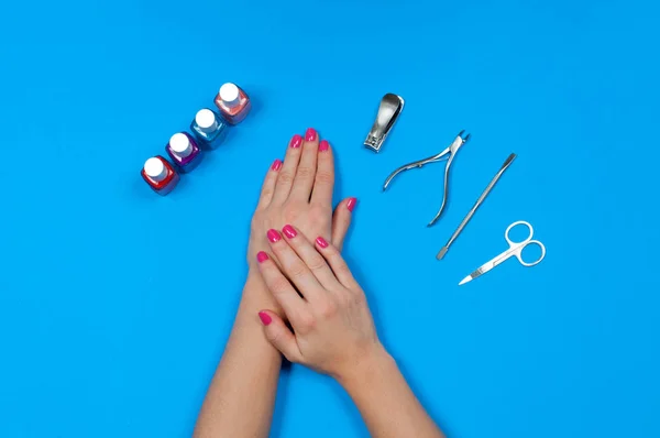 Nail salon. Beautiful female hands with pink manicure. — Stock Photo, Image